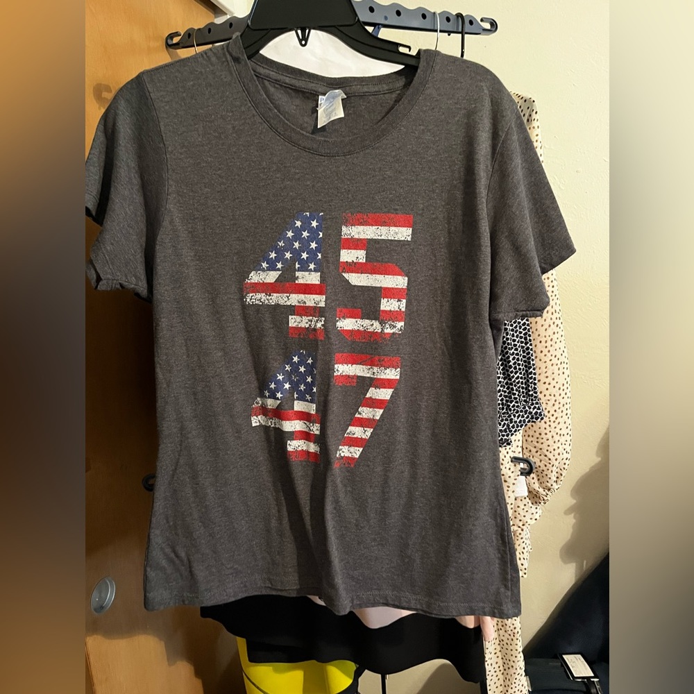 Women’s patriotic American flag 45 47 tee shirt. Size Large